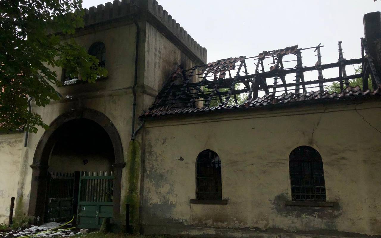 Bild des abgebrannten Haus Leithe.