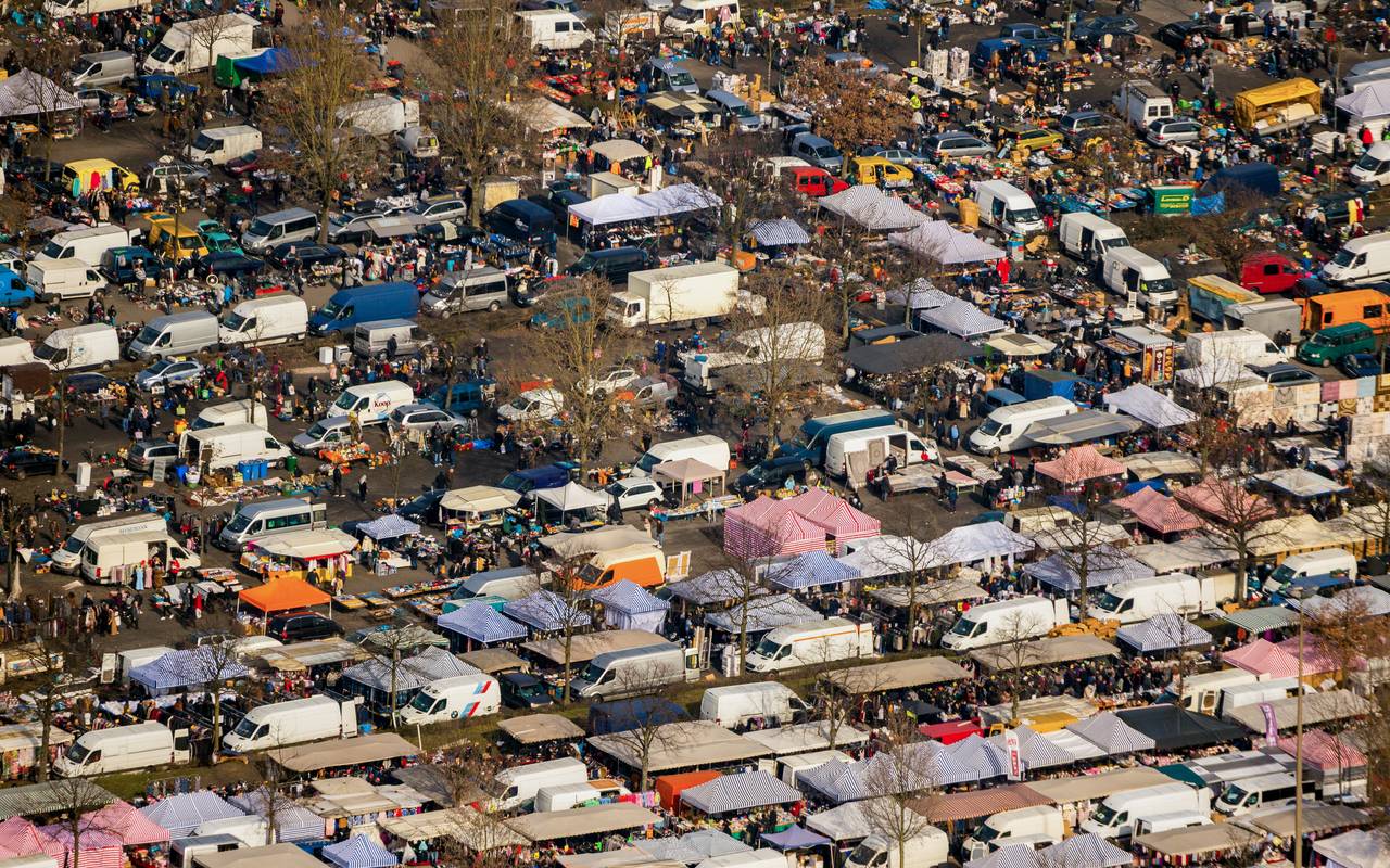 Trödelmarkt an der Arena
