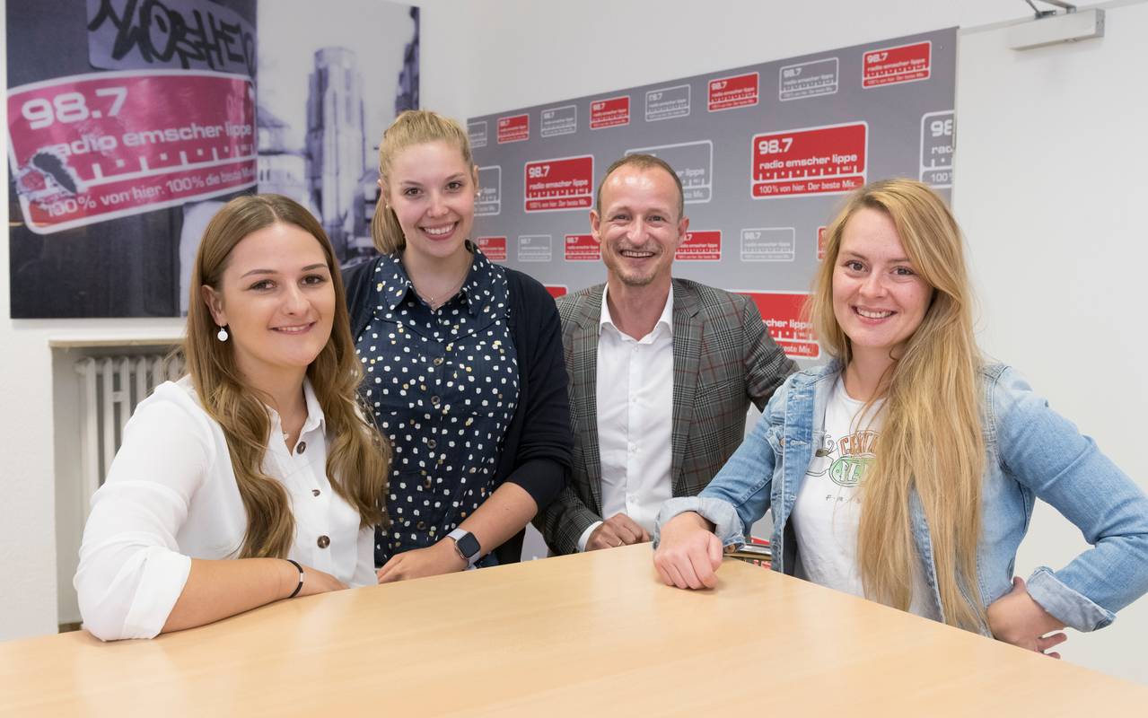Vanessa Winkel und Azubis der ELE sprechen im Studio von Radio Emscher Lippe über das Thema Ausbildung.