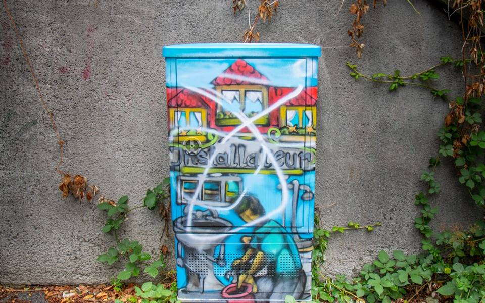 Mit Graffiti bemalter Stromkasten
