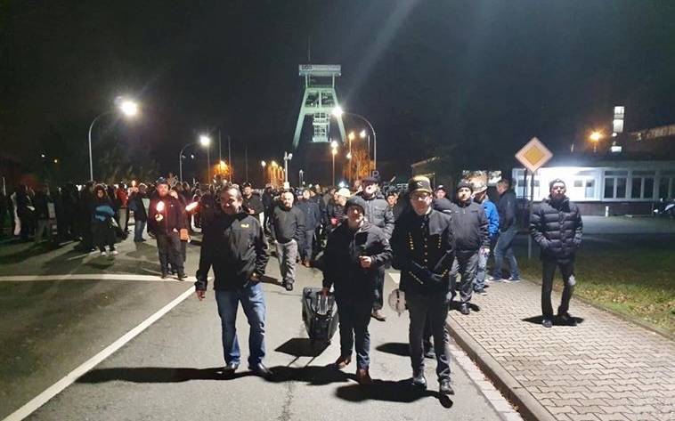 Bergleute protestieren vor Prosper Haniel