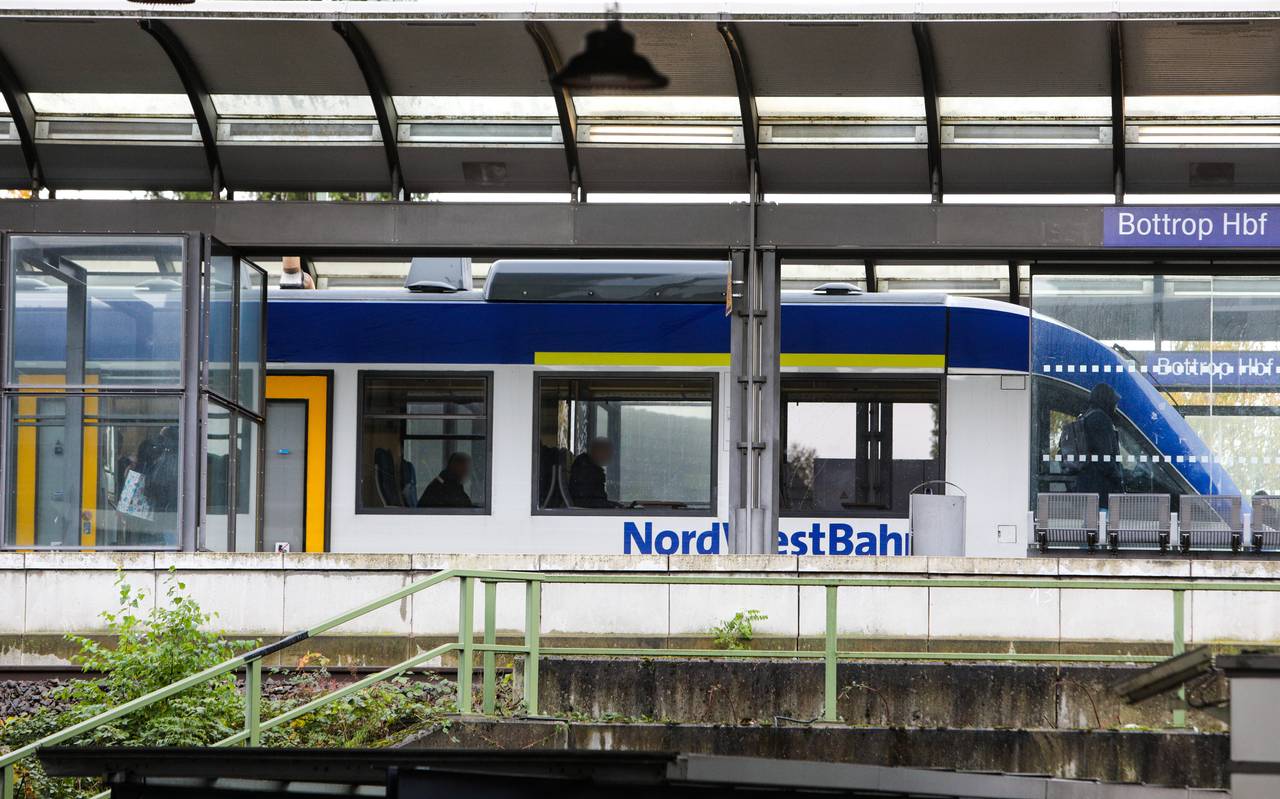 Der RE 44 am Bottroper Hauptbahnhof