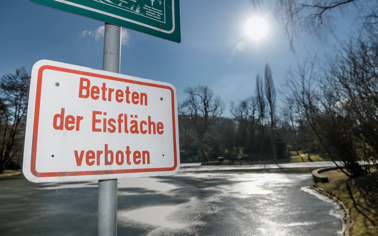 Ein zugefrorener See