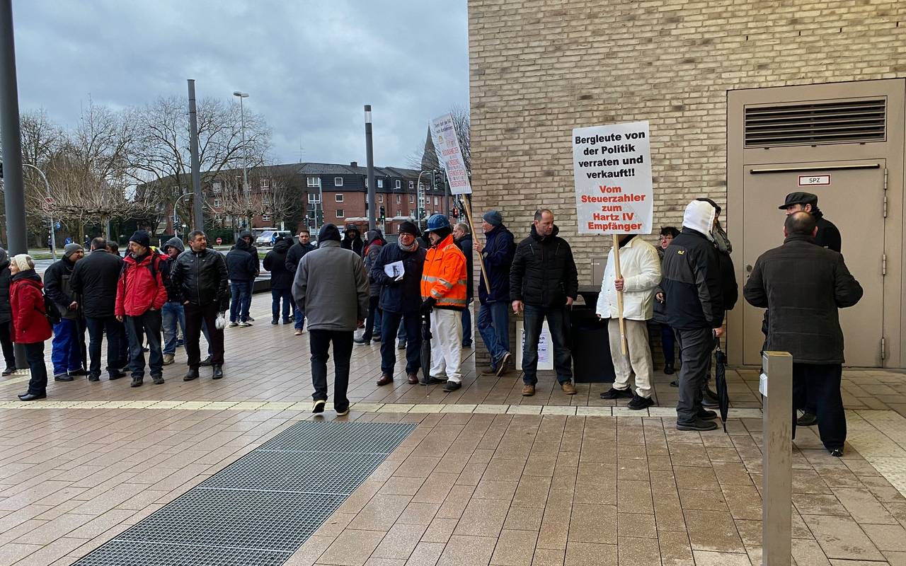 Protest der Bergleute vor dem Gelsenkirchener Arbeitsgericht