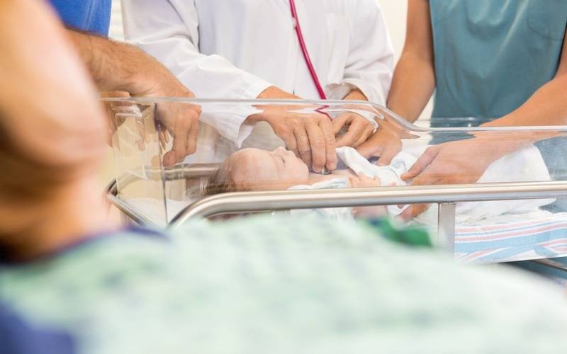 Ein Baby nach der Geburt