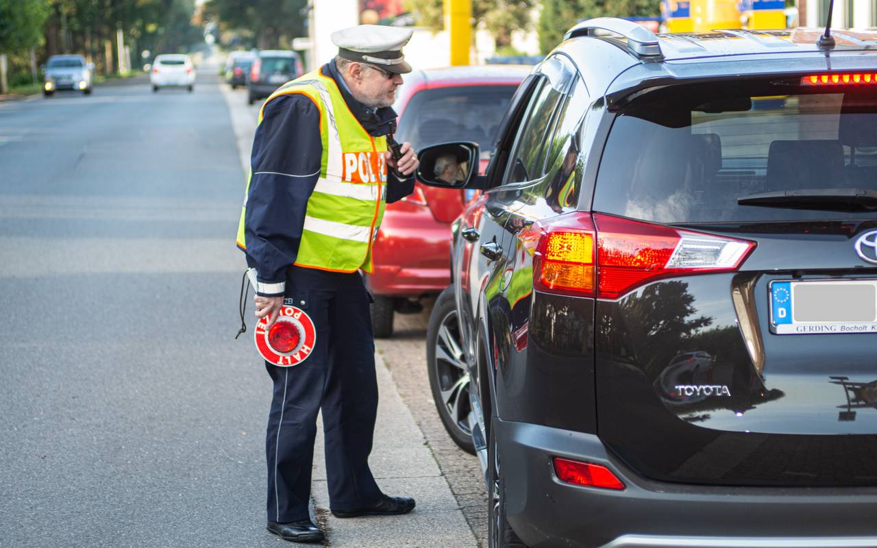 Eine Polizeikontrolle im Straßenverkehr