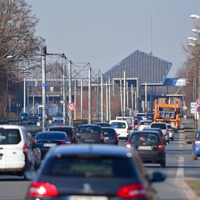 Kurt-Schumacher-Straße in Gelsenkirchen an der Arena-Brücke