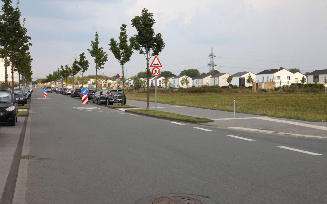 Die Johannes-Rau-Allee im Hafen Graf Bismarck in Gelsenkirchen