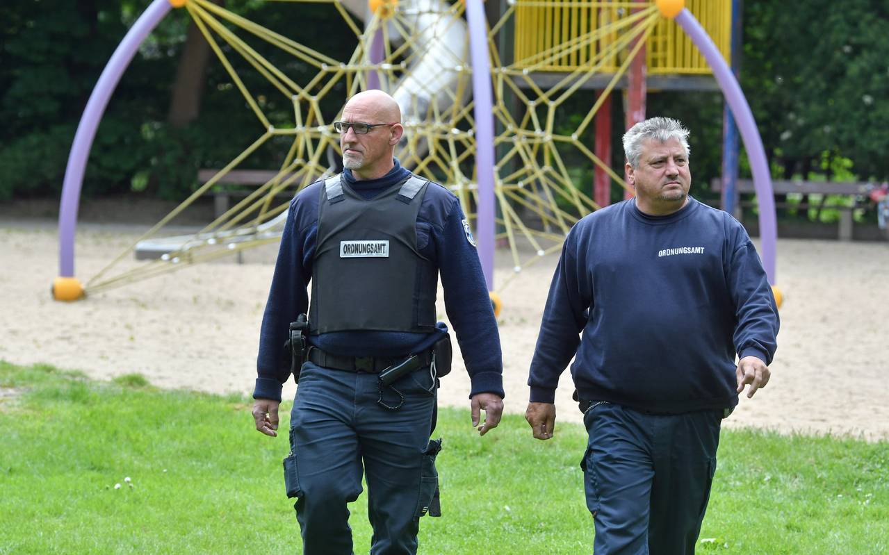 Mitarbeiter des Kommunalen Ordnungsdienstes auf Streife in Bottrop