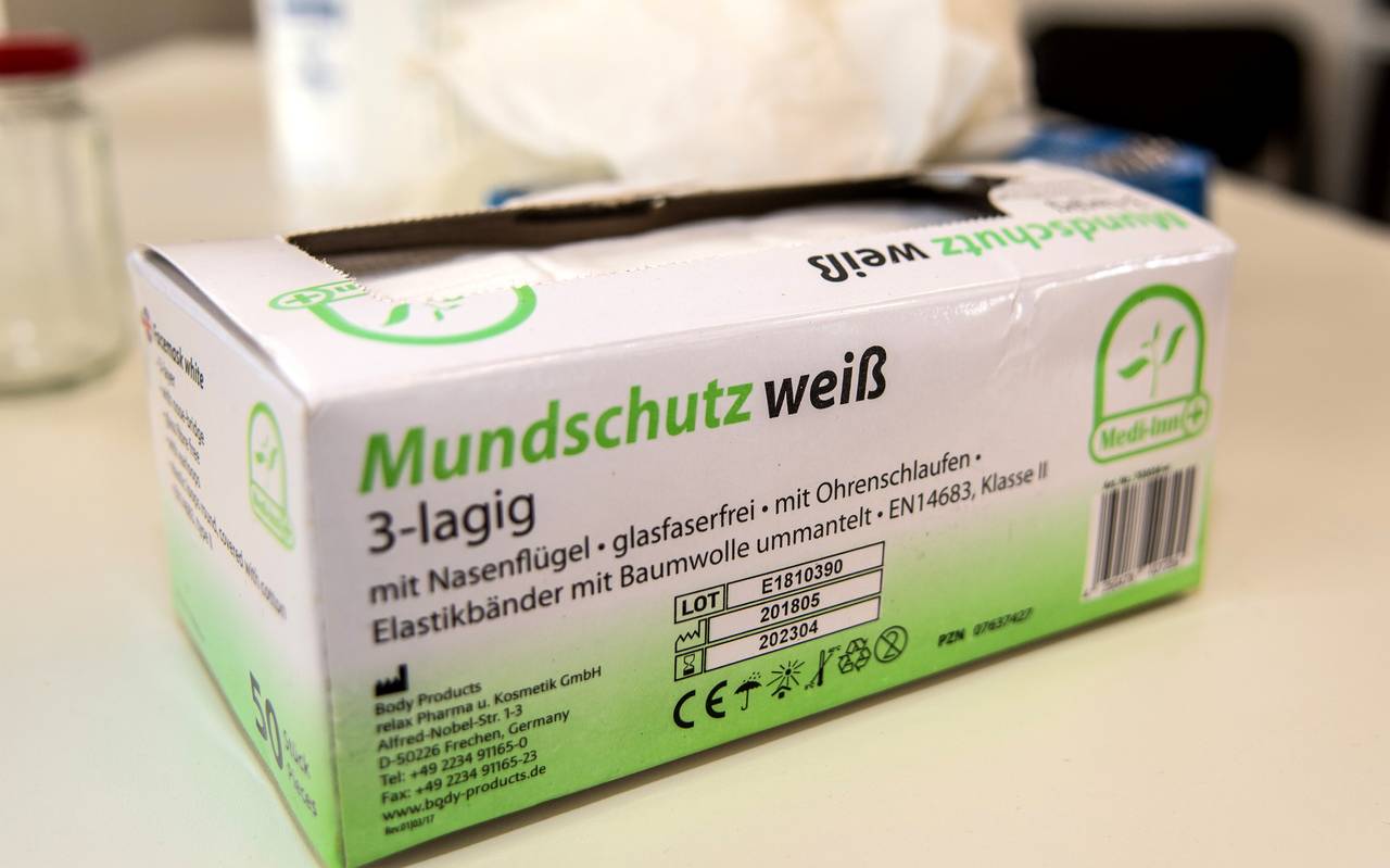 Eine Packung mit Schutzmasken