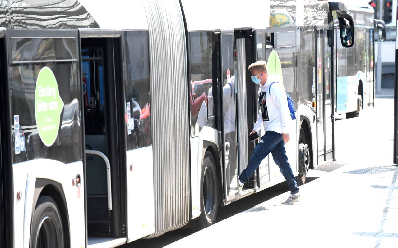 Busfahren in Corona-Zeiten mit Schutzmaske