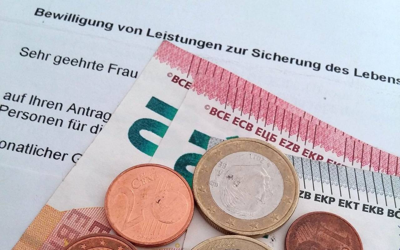 Geld auf einem Bewilligungsbescheid