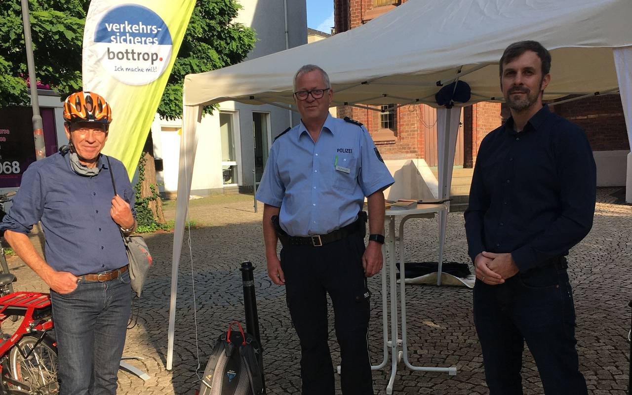 Polizei und Stadt beim Fahrrad-Aktionstag in Bottrop