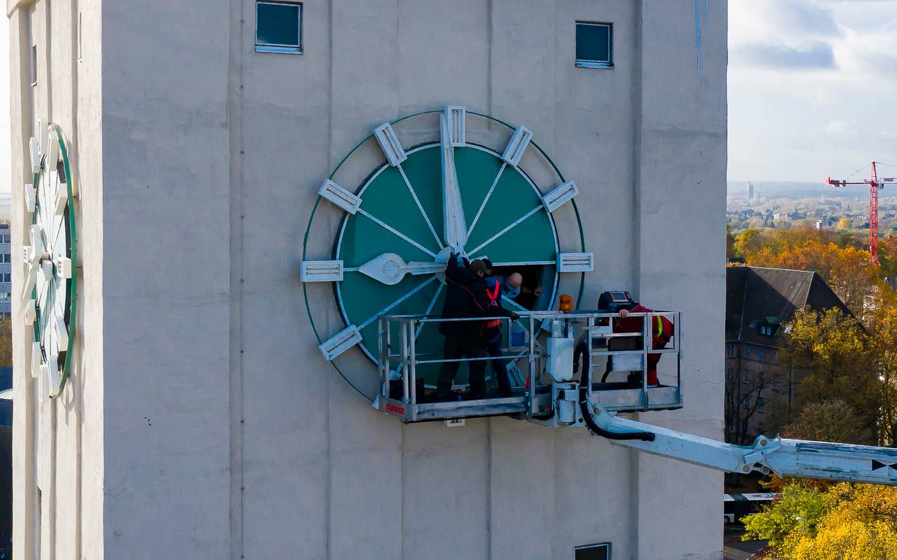 Reparatur Turmuhr Rathaus Buer