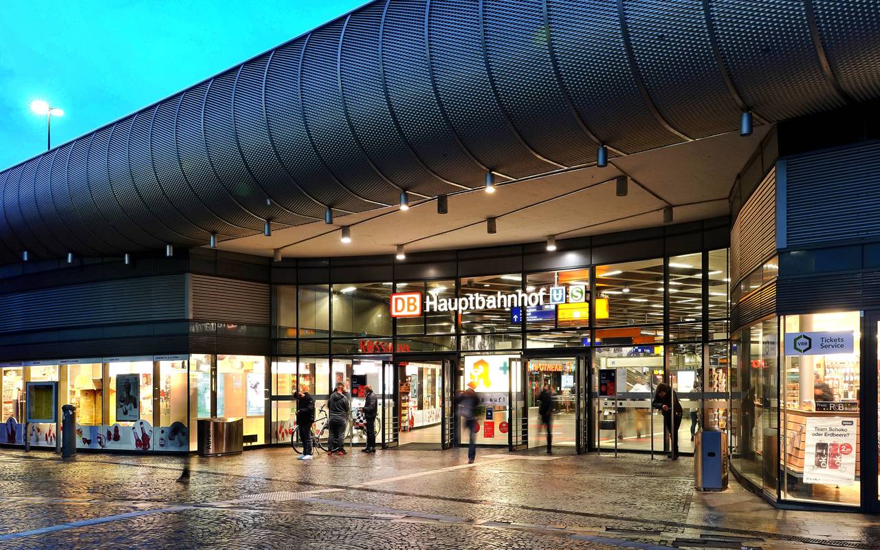 Der Gelsenkirchener Hauptbahnhof von außen