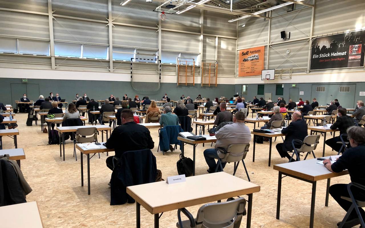 Ein Foto der Ratssitzung in der Dieter-Renz-Halle