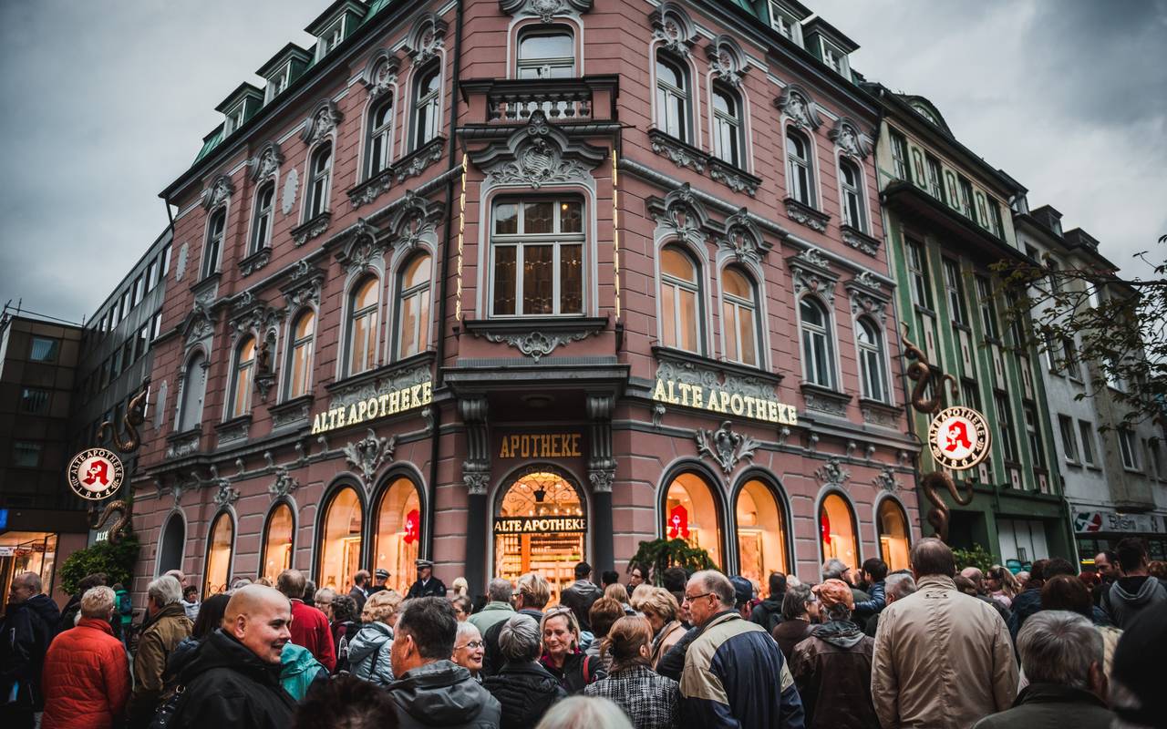 Ein Bild von einer Demonstration vor der Alten Apotheke in Bottrop.