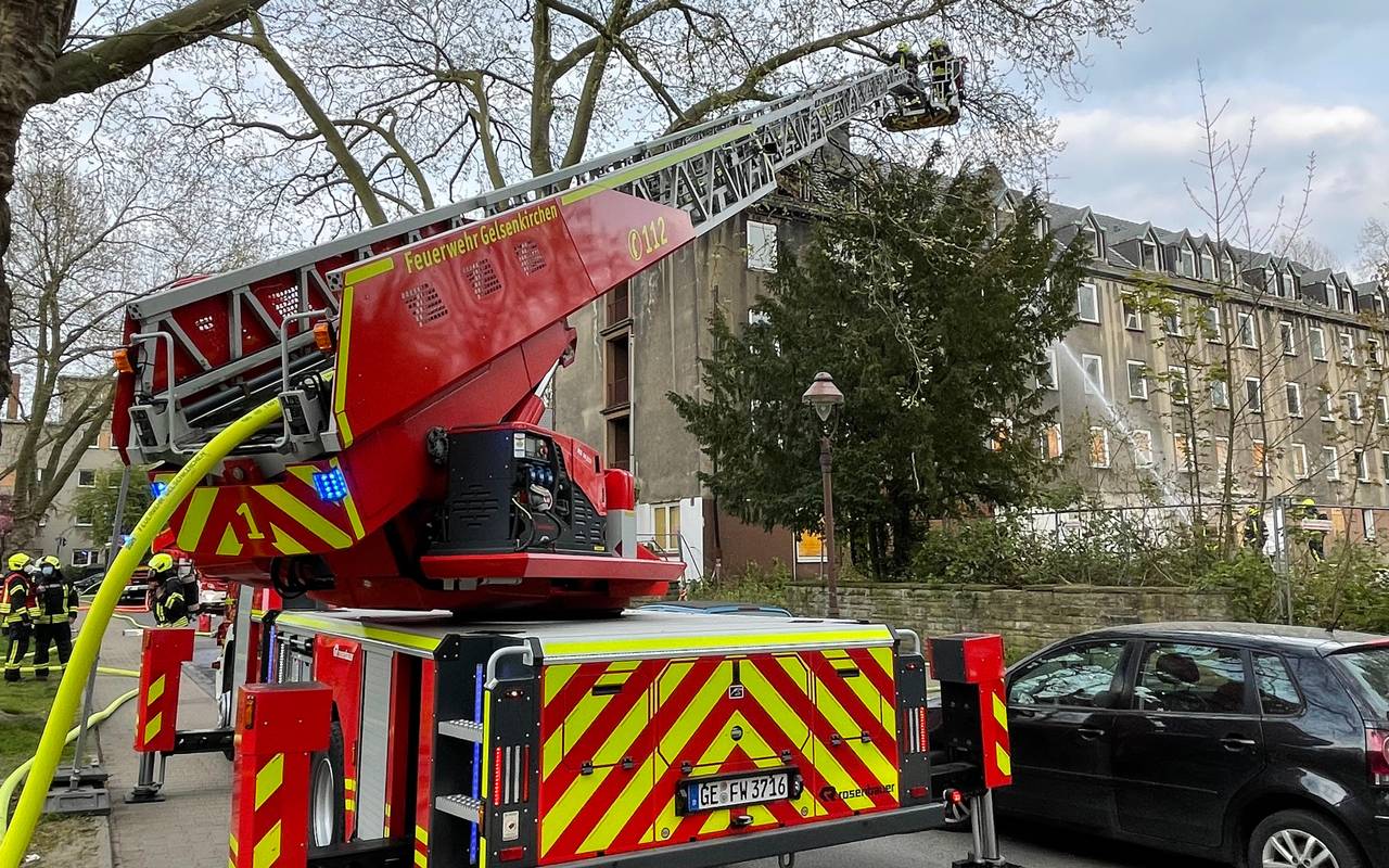 Feuerwehreinsatz im leerstehenden Schwesternwohnheim in Gelsenkirchen-Ückendorf