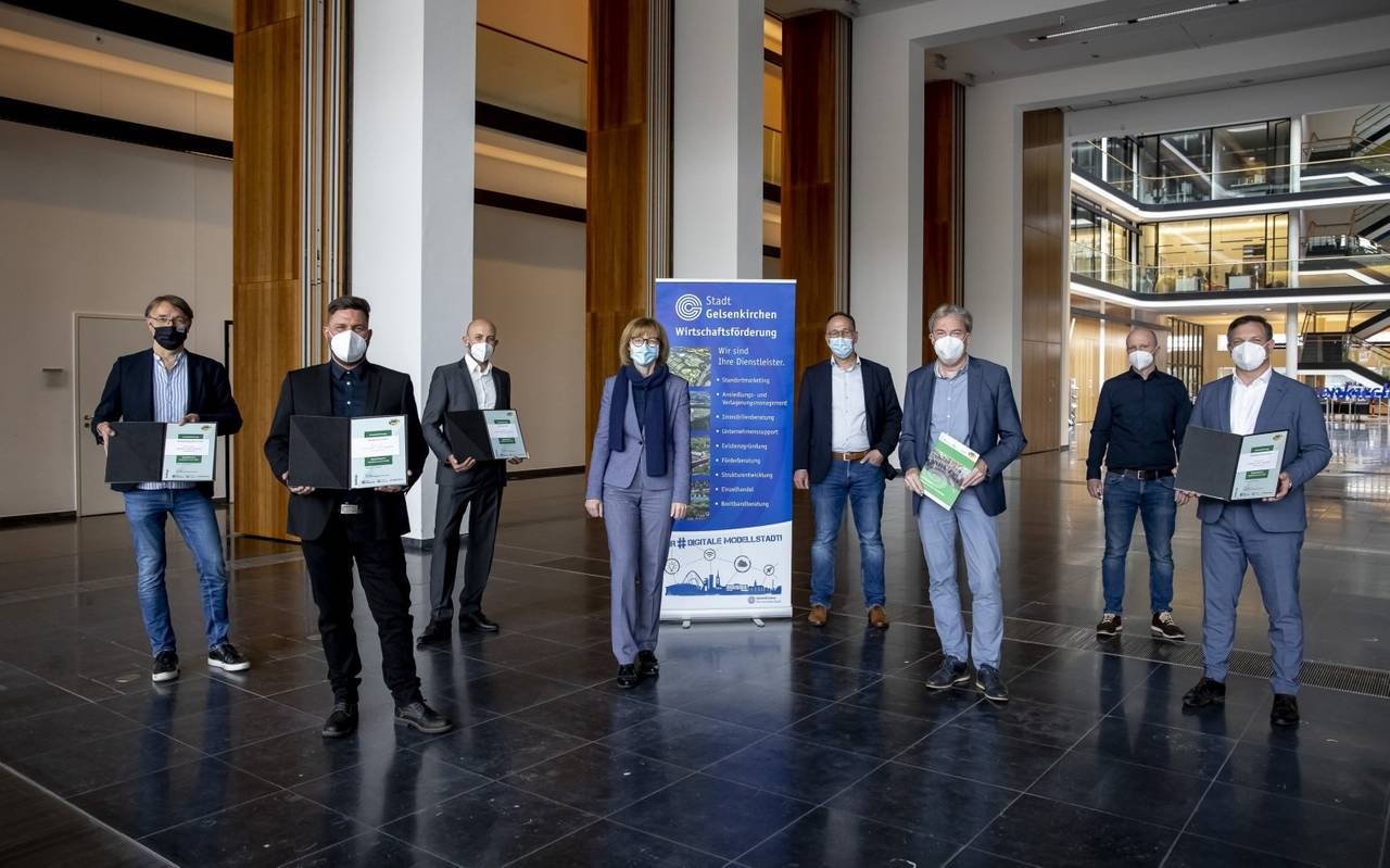 Die Ökoprofit-Preisträger bekommen ihre Urkunden