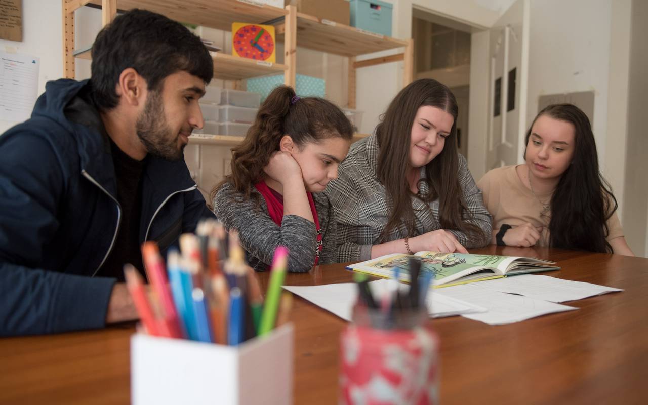 Bildungspaten kümmern sich um junge Schüler