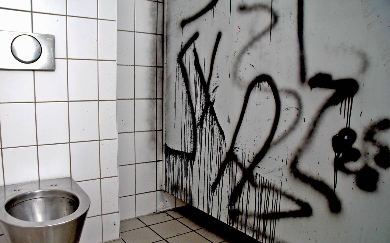 Beschmierte Toilettenanlagen im Bottroper Stadtgarten