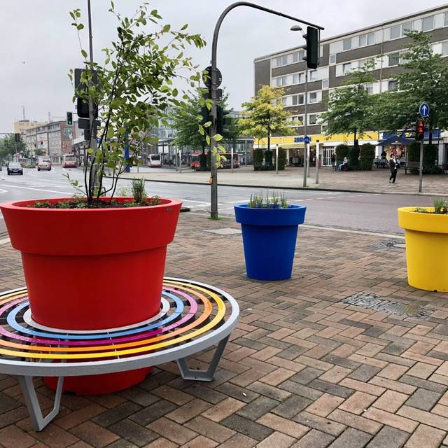 Bottrop wird bunt. Bunte Blumentöpfe.
