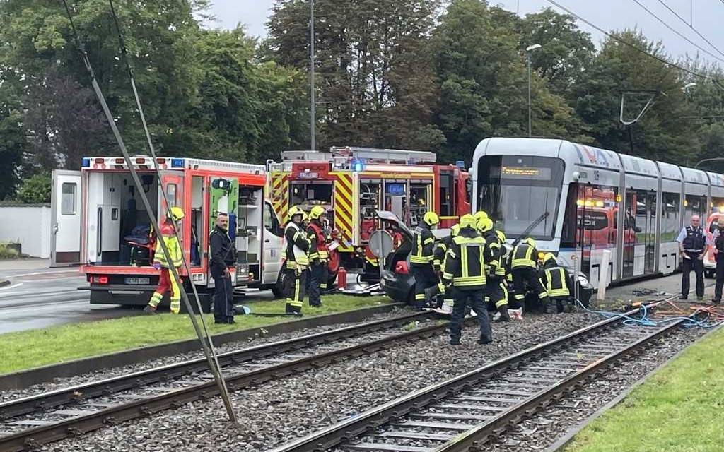 Unfall mit Straßenbahn auf der Kurt-Schumacher-Straße