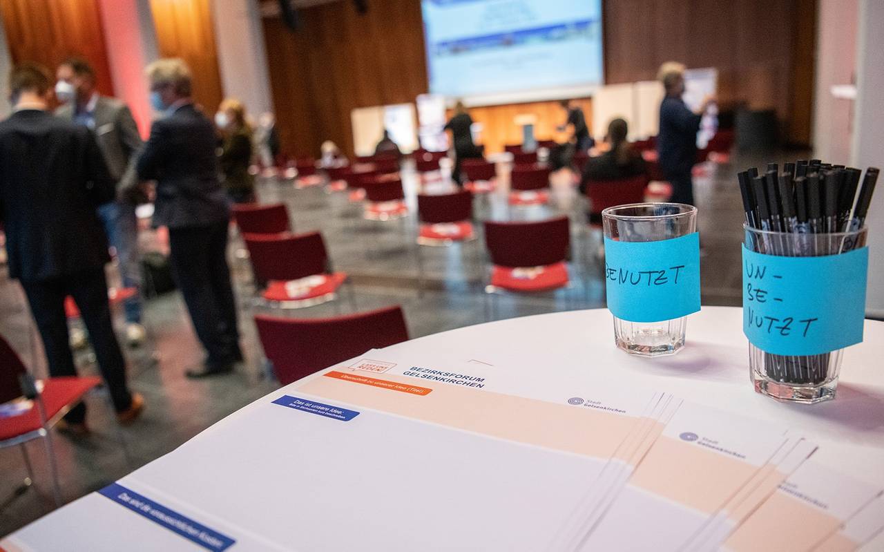 Ideenzettel und Stifte auf dem Bezirksforum "Gelsenkirchen - Lass uns reden..."
