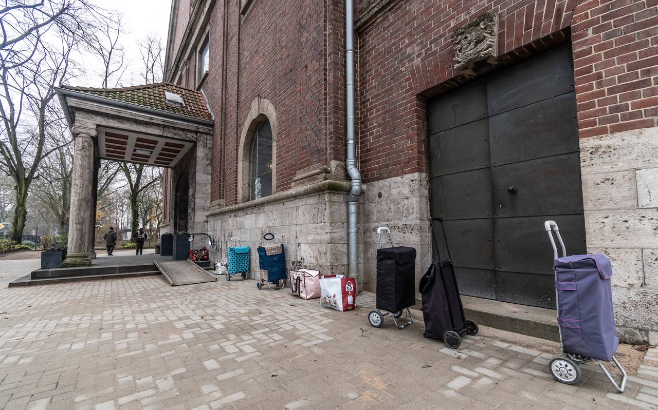 Vor der Ausgabestelle der Gelsenkirchener Tafel in Hassel