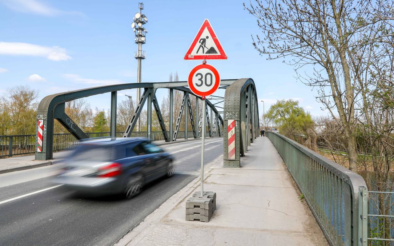 Die Brücke über den Rhein-Herne-Kanal an der Uechtingstraße
