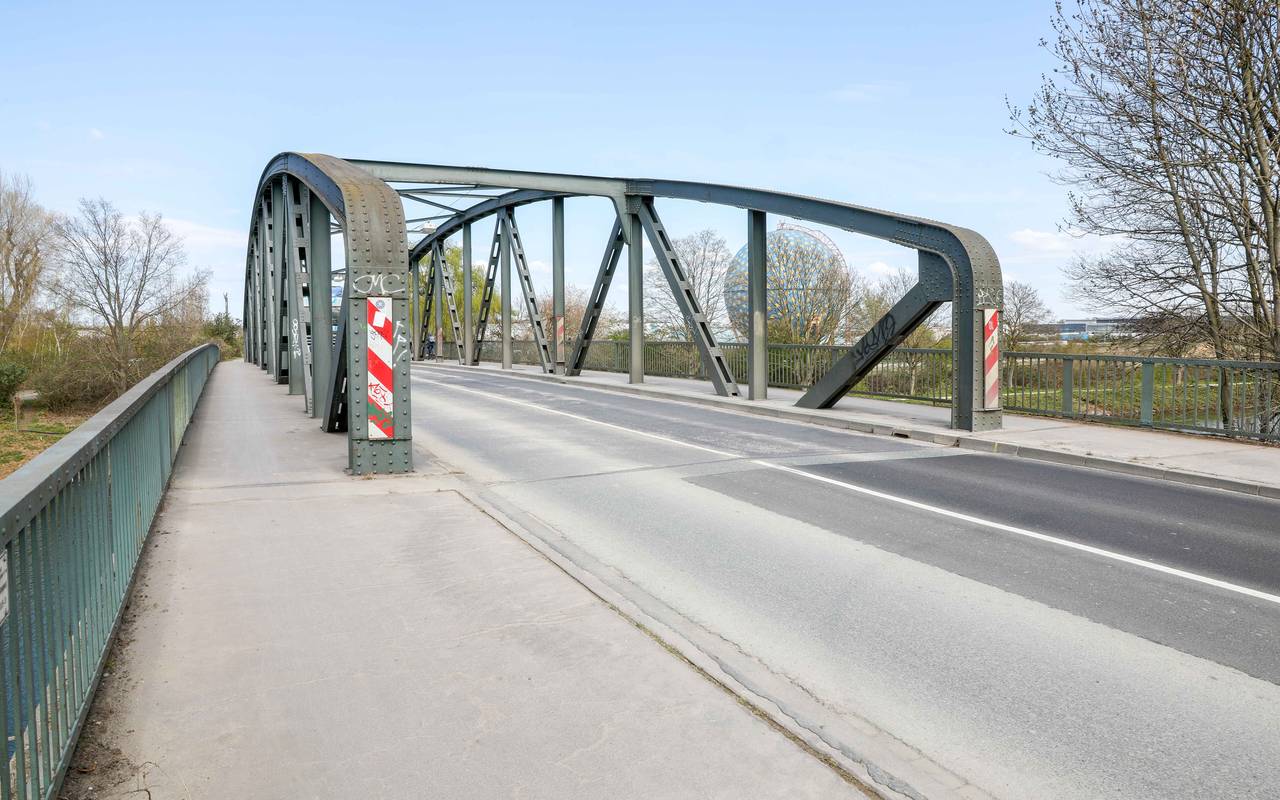 Die Brücke über den Rhein-Herne-Kanal an der Uechtingstraße