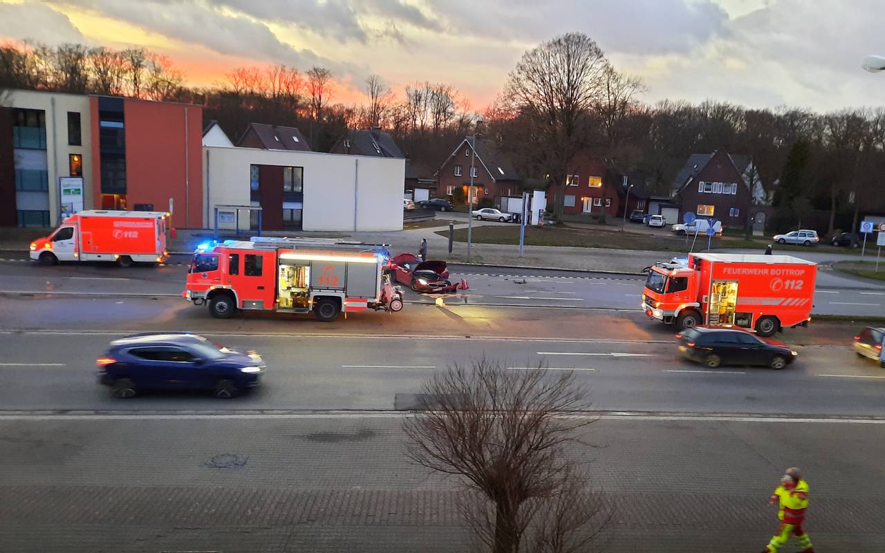 Unfall vor der Bottroper Feuerwache