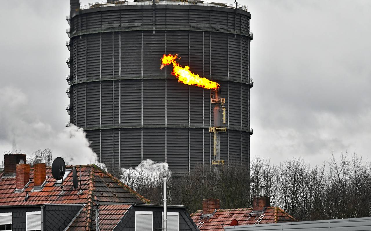 Leuchtende Fackel an der Bottroper Kokerei