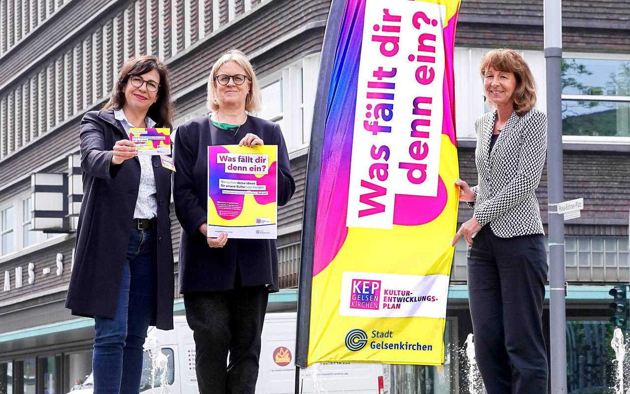 Stadt-Mitarbeiterinnen stellen das Kultur-Barcamp Gelsenkirchen vor