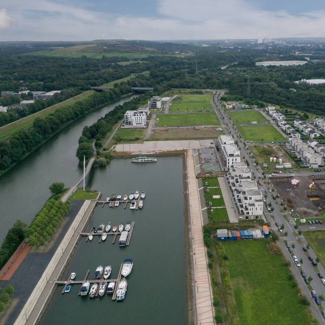 Luftbild vom Hafen Graf Bismarck