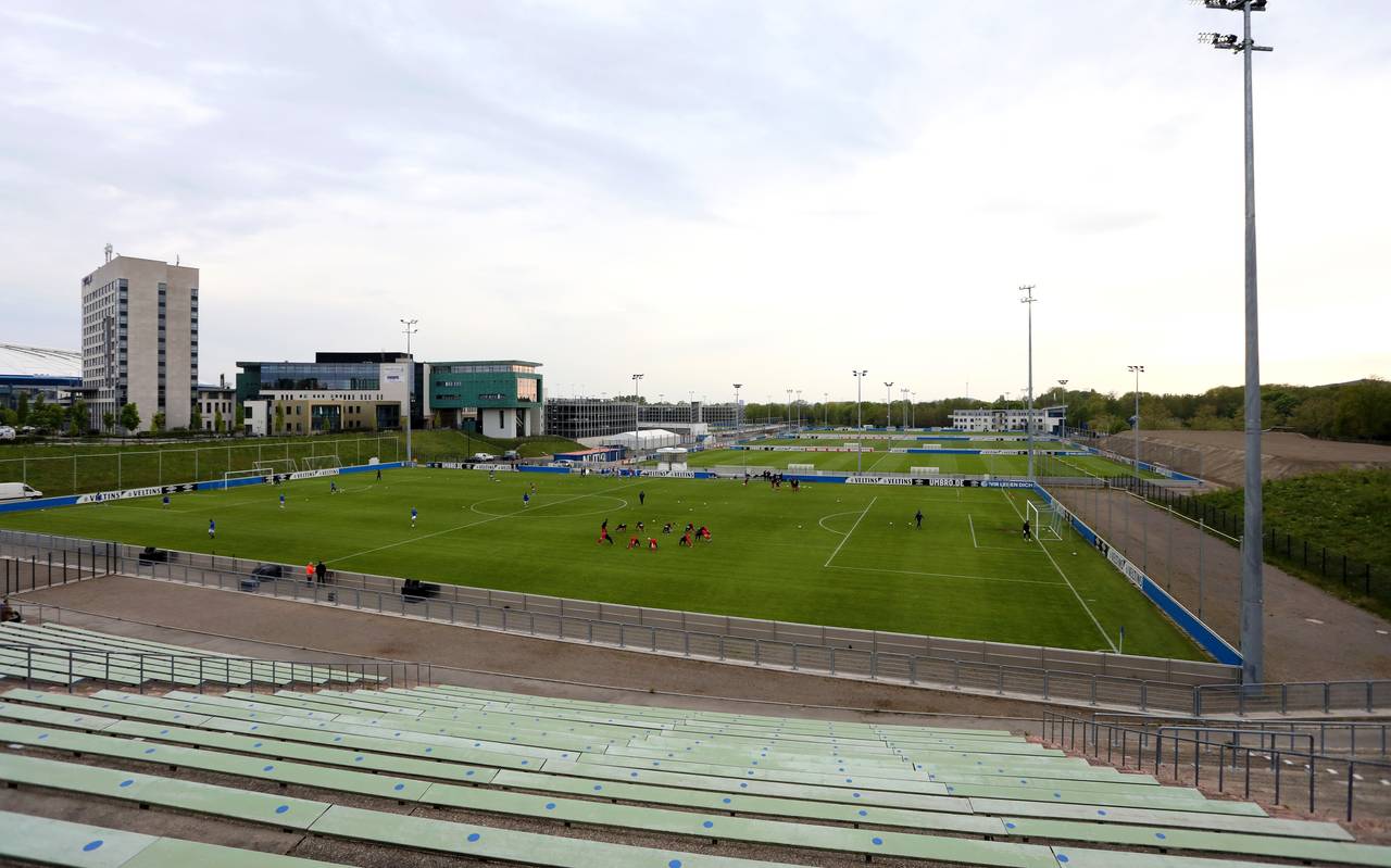 Die Zuschauertribüne im Parkstadion