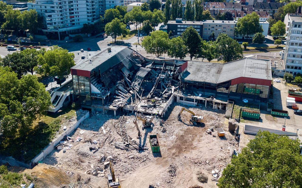 Die Abrissarbeiten am Gelsenkirchener Zentralbad aus der Luft