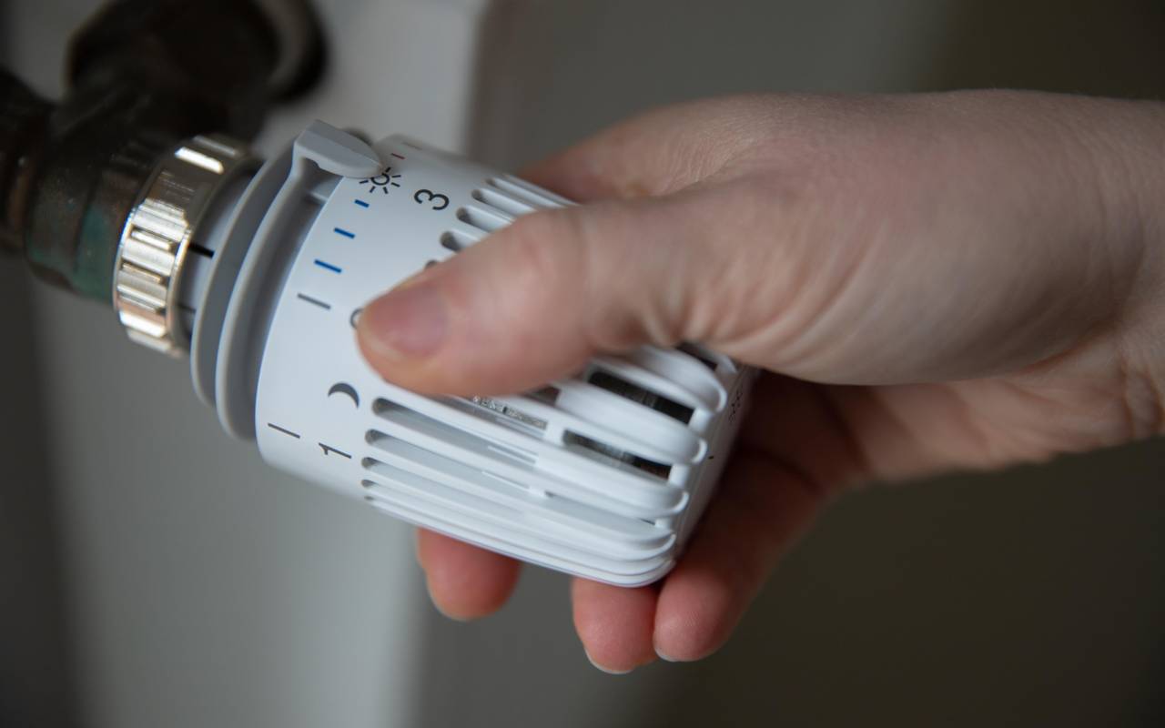 Thermostat an einer Heizung