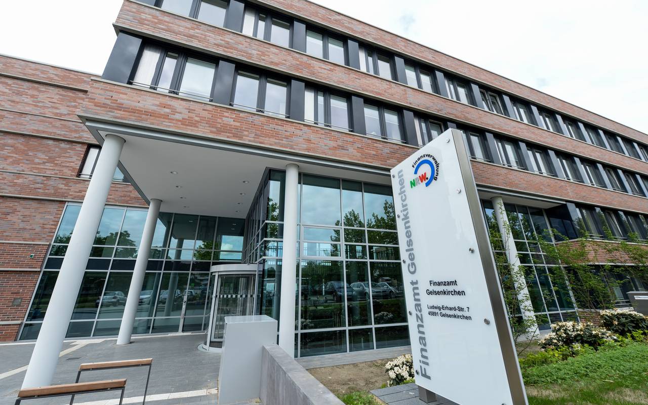 Außenaufnahme des Gelsenkirchener Finanzamtes