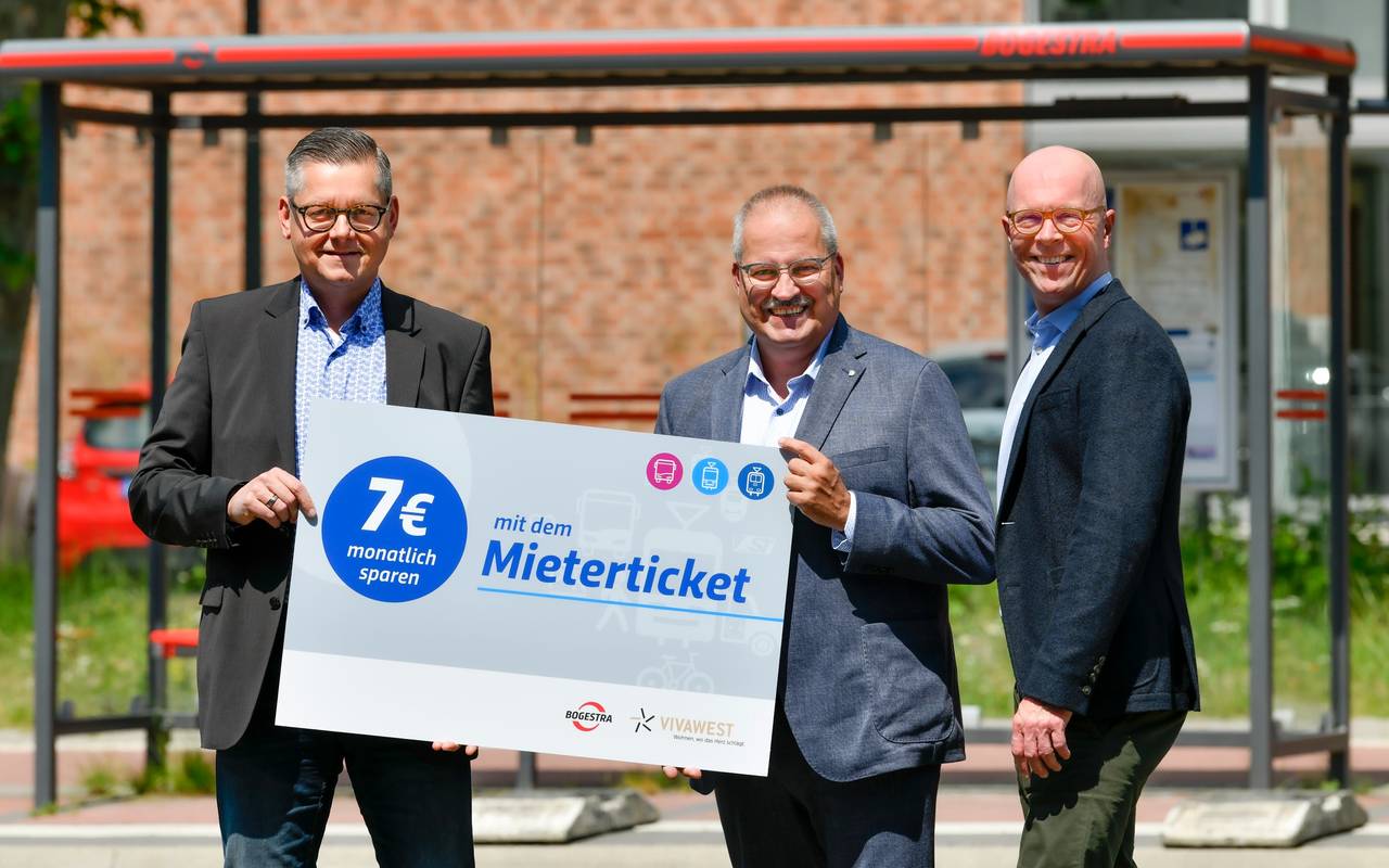 Die Chefs von Bogestra und Vivawest stellen das neue Mieterticket vor