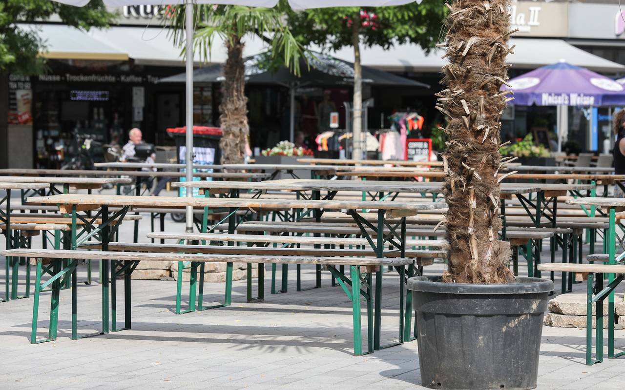 Bierbänke auf dem Heinrich-König-Platz in Gelsenkirchen