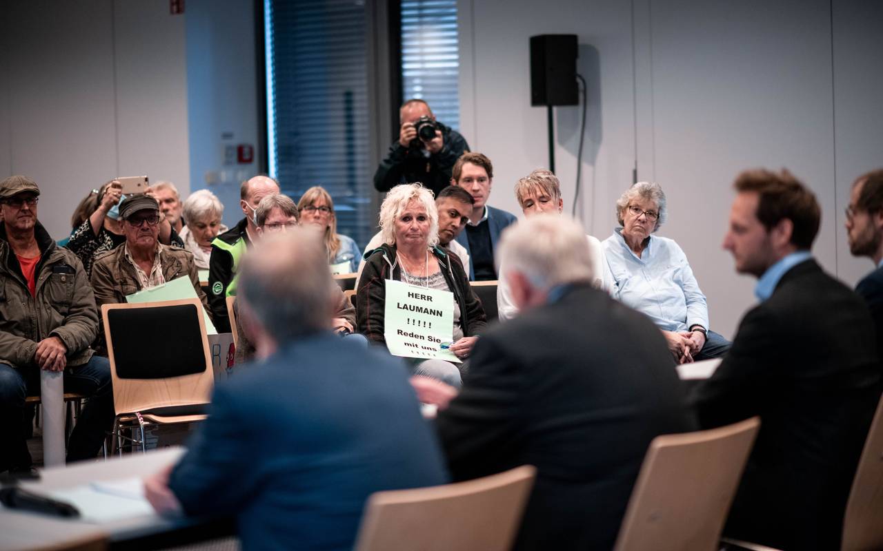 NRW-Gesundheitsminister Laumann spricht mit Opfern des Bottroper Apothekerskandals