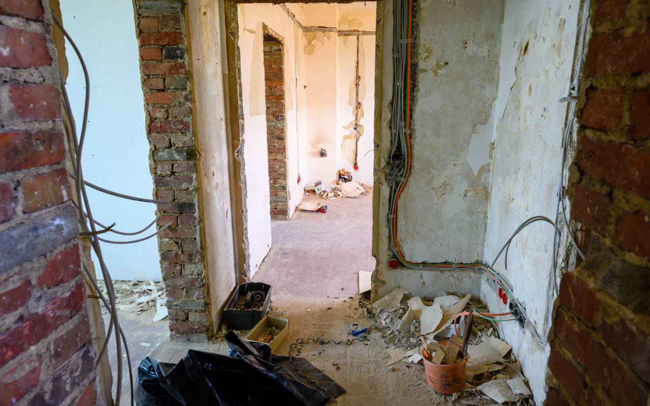 Baufällige Wohnung in Schrottimmobilie