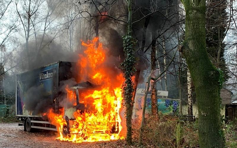 Brennender LKW an der Bohmertstraße in Gladbeck