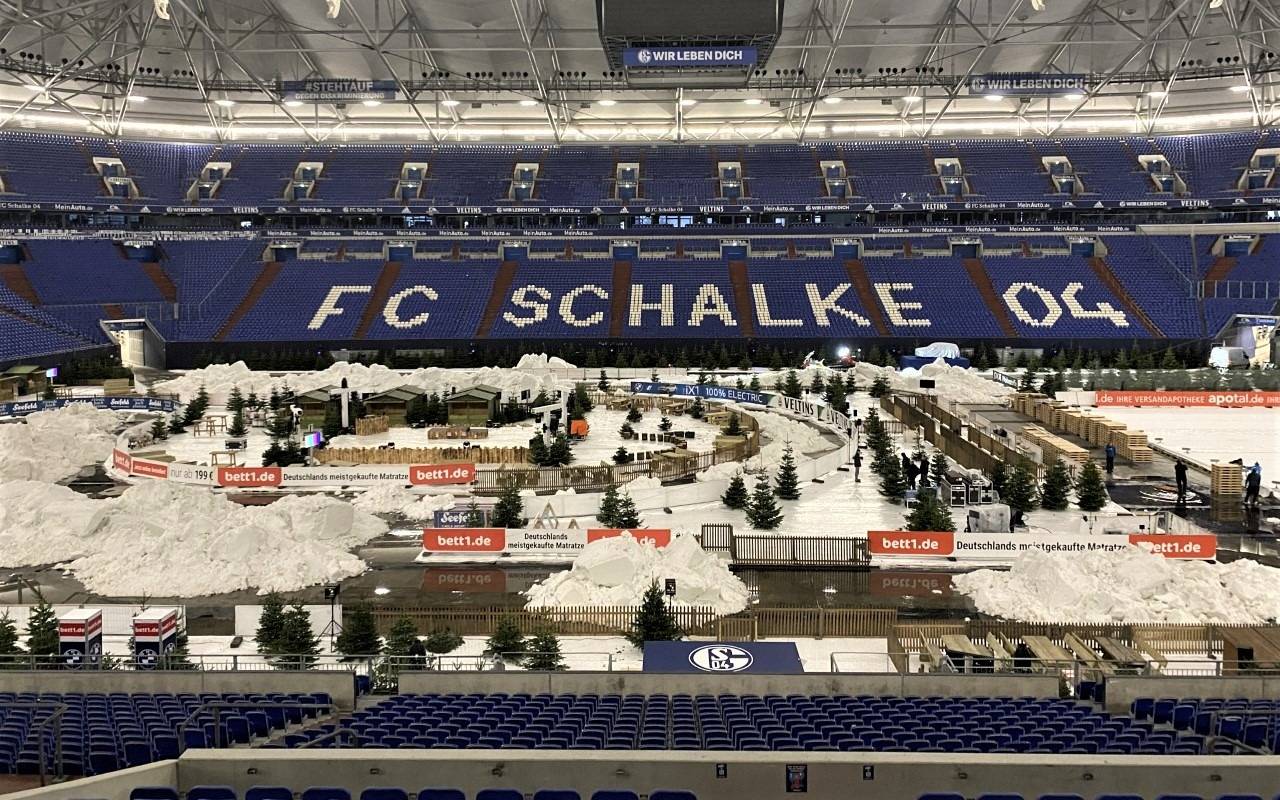 Der Aufbau des Winterdorfs für den Biathlon auf Schalke