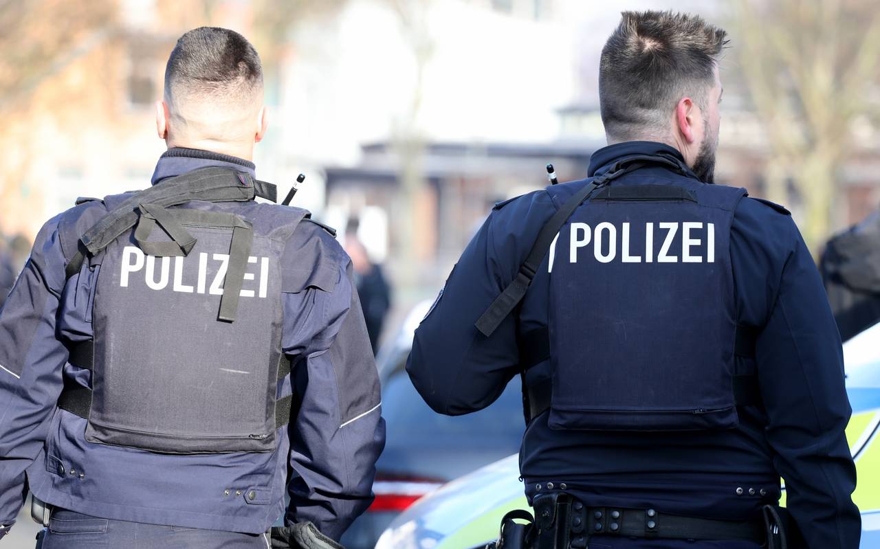 Polizisten an der Evangelischen Gesamtschule Bismarck