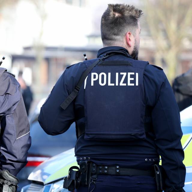 Polizisten an der Evangelischen Gesamtschule Bismarck