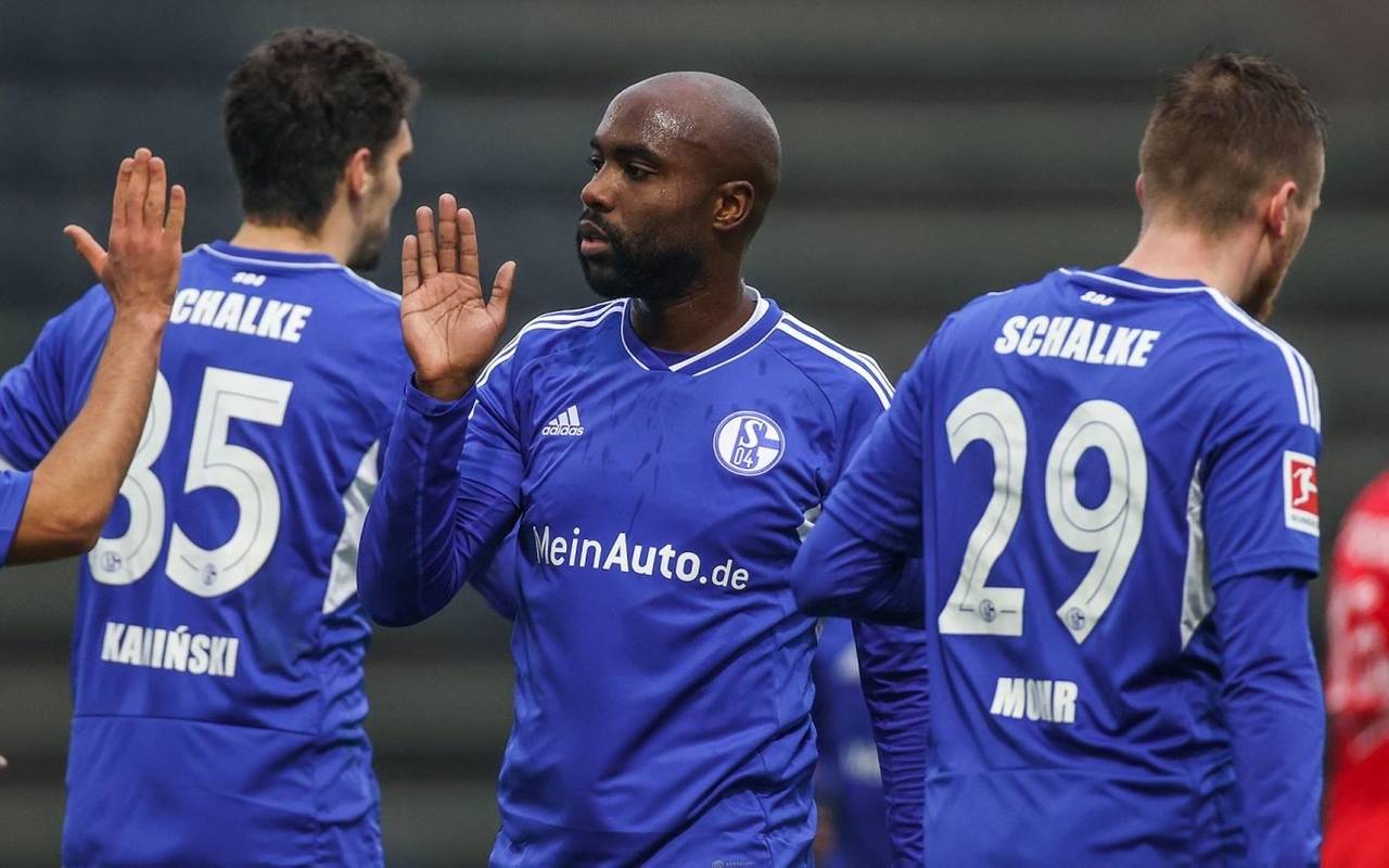 Éder Balanta beim Trainingsspiel zwischen Schalke und Wattenscheid 09