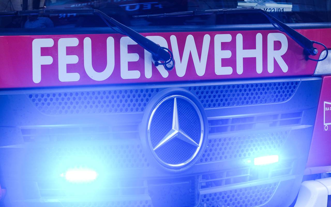 Schriftzug eines Feuerwehrautos