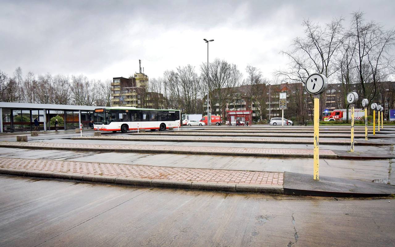 Ein Bus hält am Busbahnhof Oberhof in Gladbeck